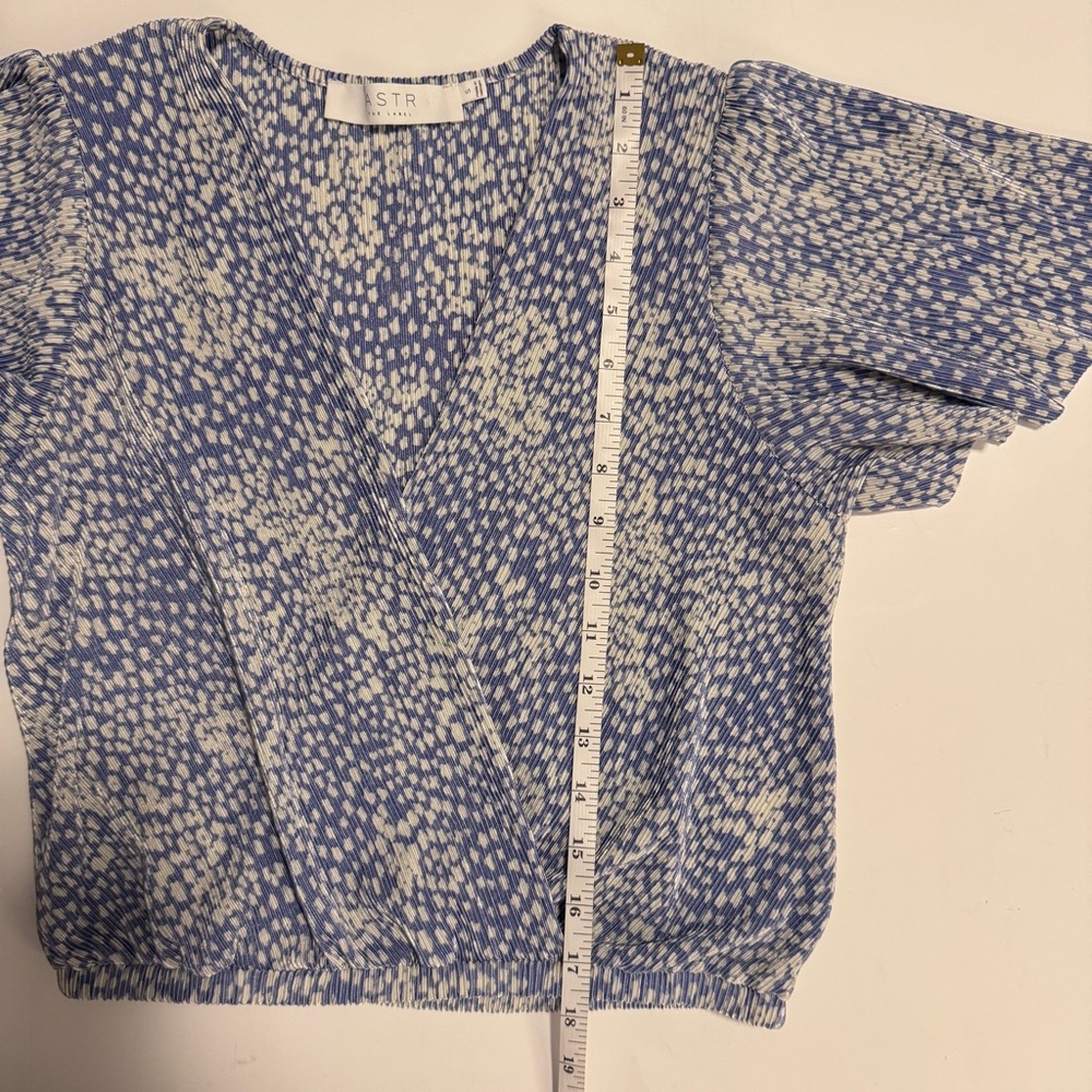 ASTR The Label Blue Floral Wrap Blouse Flutter Sleeve - S- EUC - Picture 7 of 7
